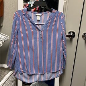 H&M striped 3/4 sleeve V-neck blouse. Size: 4